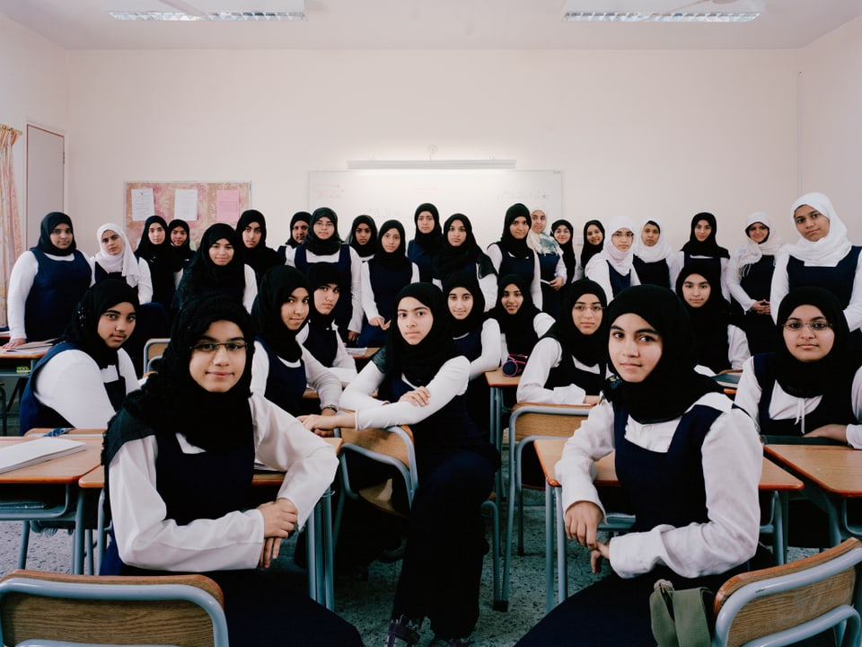 Schülerinnen im Klassenzimmer