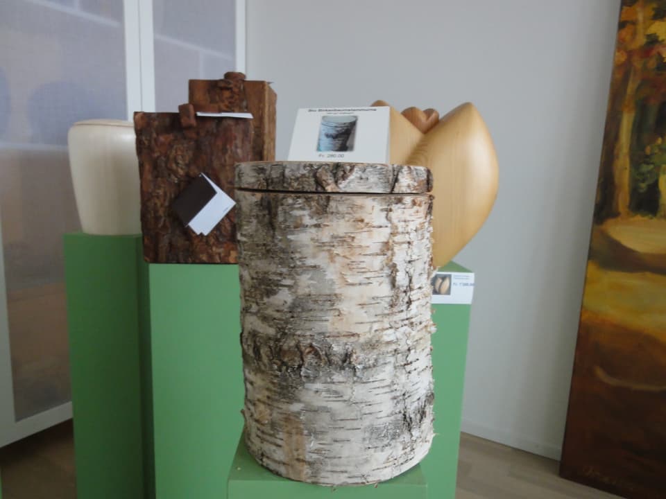 Ein Urne aus Holz