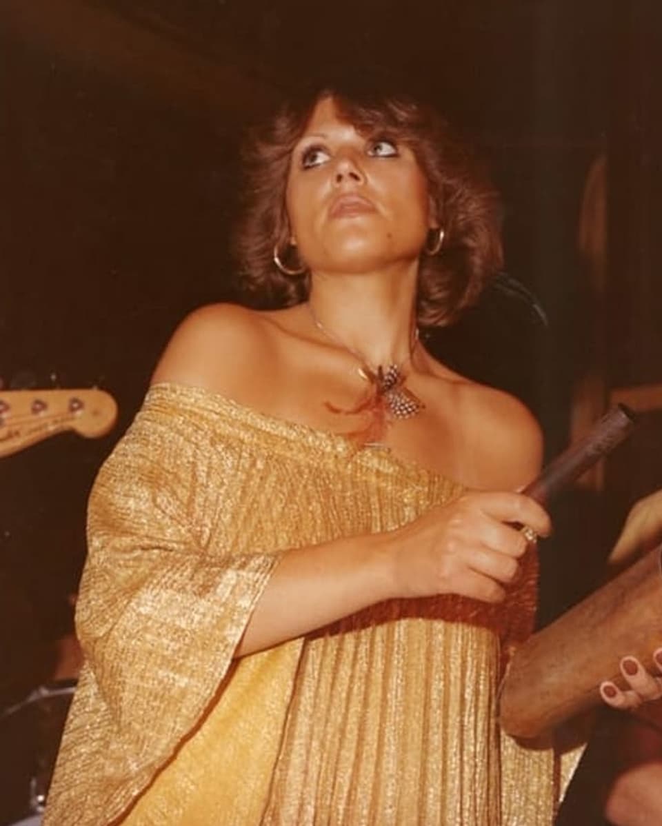 Maja Brunner im Jahr 1977 bei einem ihrer Auftritte als Sängerin der Gruppe «ANA».