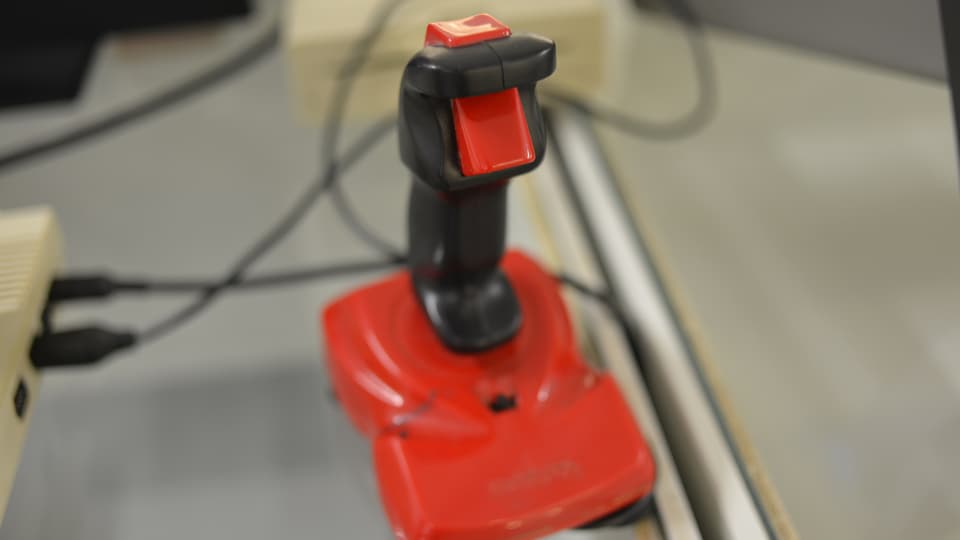 Ein roter Quickshot-Joystick.