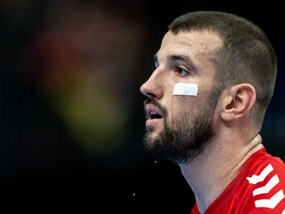 Handball Games and Gesichtsverband im Profile.