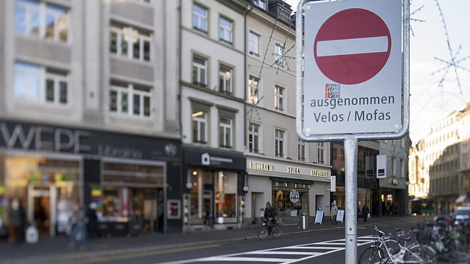 Innenstadt Basel, kaum Menschen sind zu sehen.