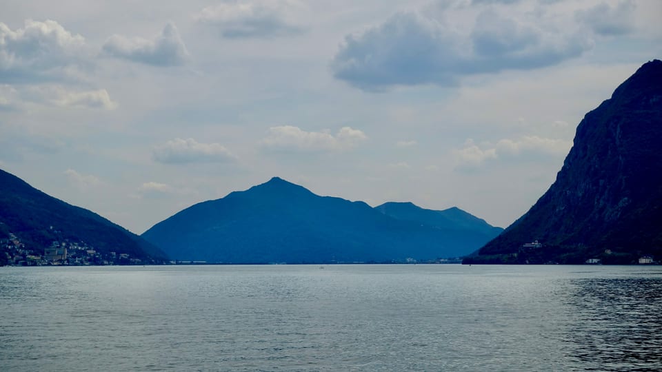 Blick von Lugano Richtung Süden über den See.