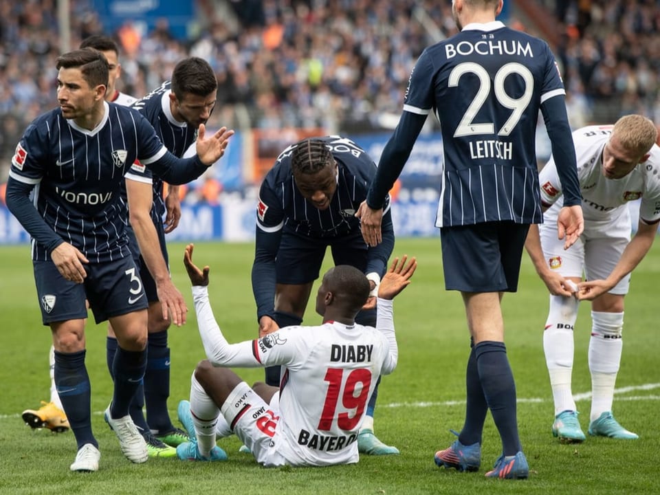 Leverkusens Moussa Diaby nach dem verpatzten Elfmeterversuch.