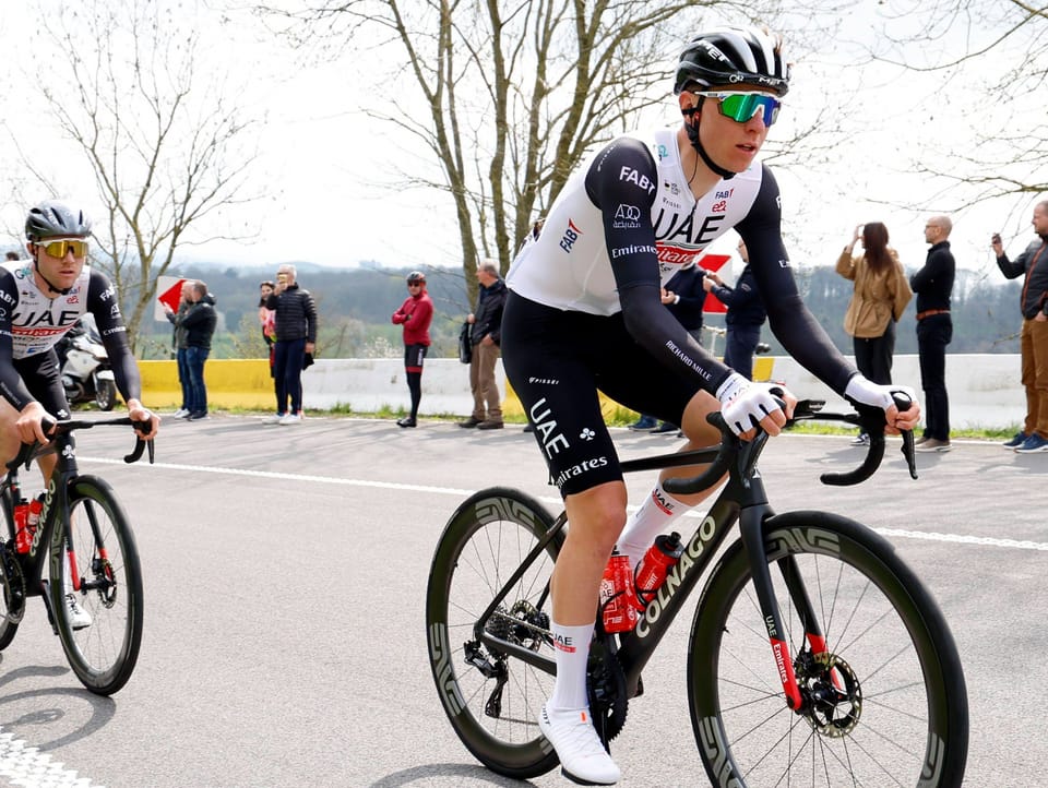 News aus dem Radsport Trotz gebrochenem Handgelenk Pogacar gibt nach