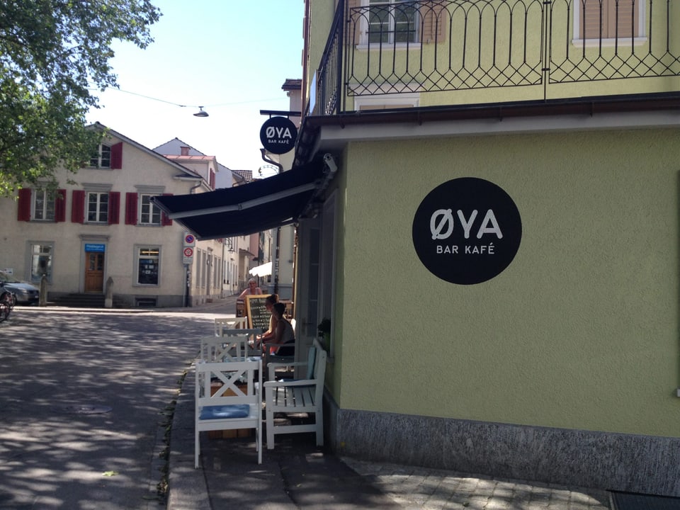 Das «Oya» ist Treffpunkt für Jung und Alt und bietet für alle Skandinavien-Liebhaber das passende Getränk. 