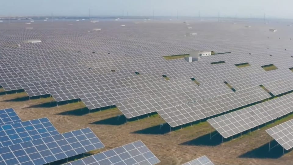 Die grössten Solarparks stehen in China Solar-panel-Park china