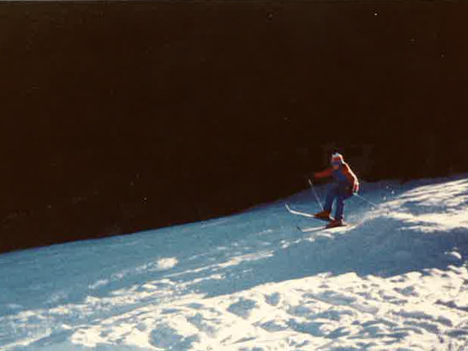 Moderatorin Judith Wernli als Kind auf den Skiern