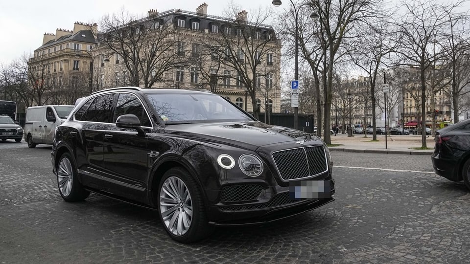 SUV in Paris.