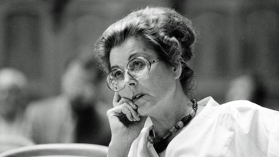 Lilian Uchtenhagen, auf dem Bild 1987 im Nationalrat. 