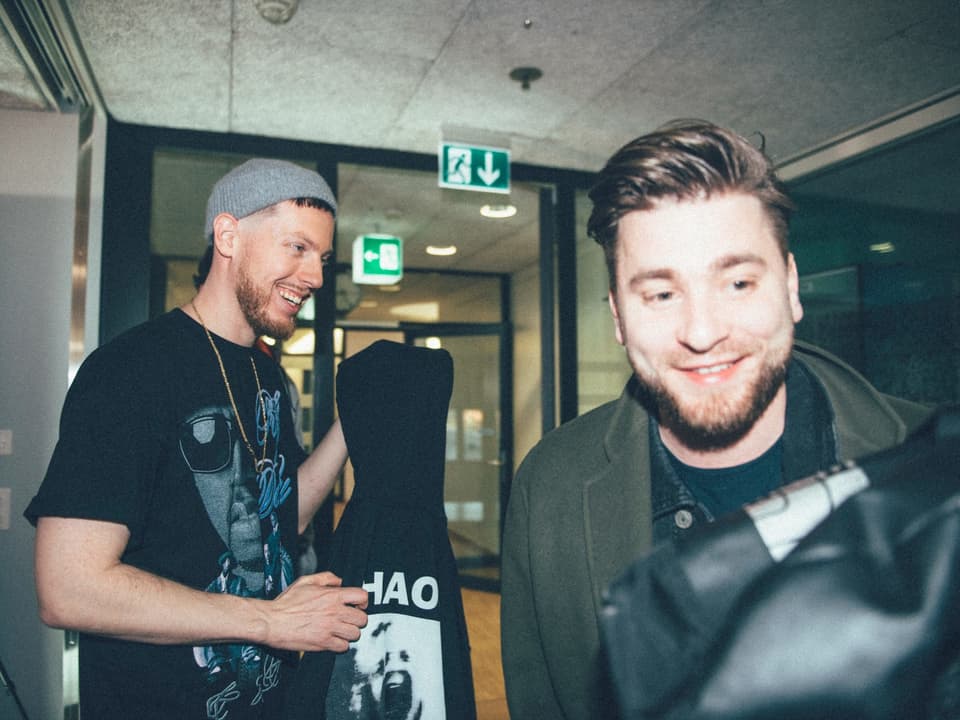 Manillio packt seine Sachen, Baschi trudelt ein. 