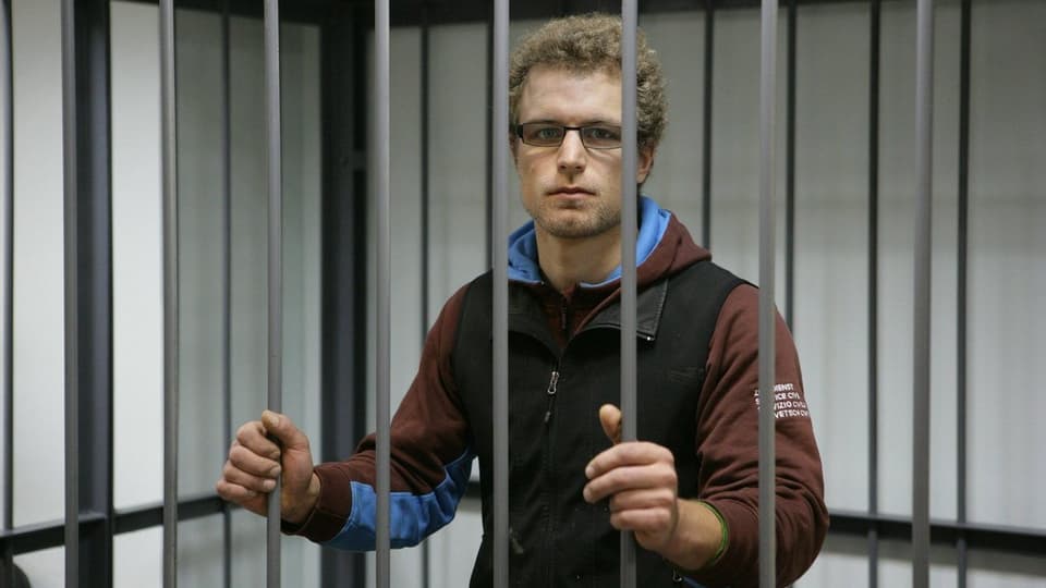 Öko-Aktivist Marco Weber hinter Gittern.