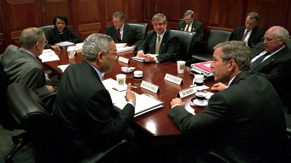George W. Bush mit Sicherheitsrat im Situation Room