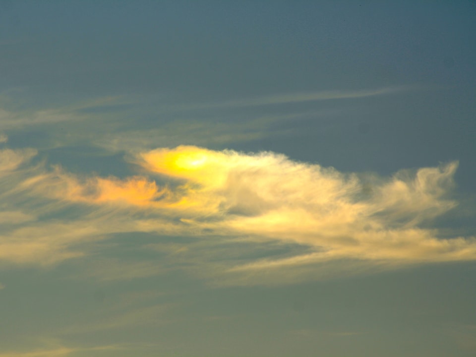 An den Schleierwolken konnten sich farbenstarke Nebensonnen ausbilden.