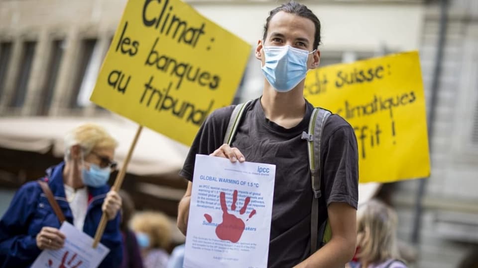 Klimaaktivist auf der Strasse.