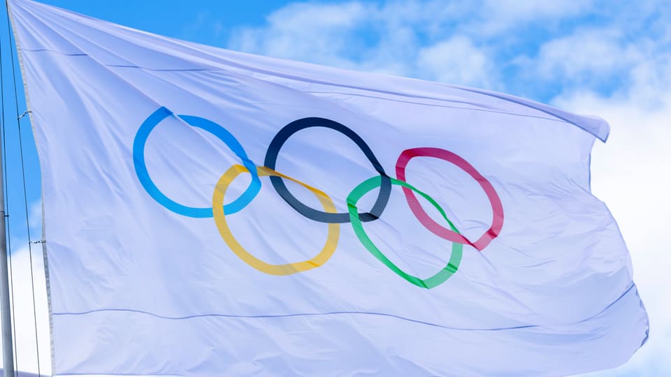 Wehende olympische Flagge