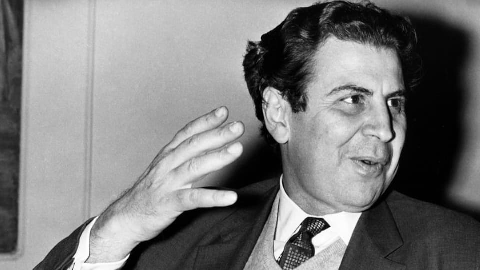 Ein Porträt des jungen Theodorakis.