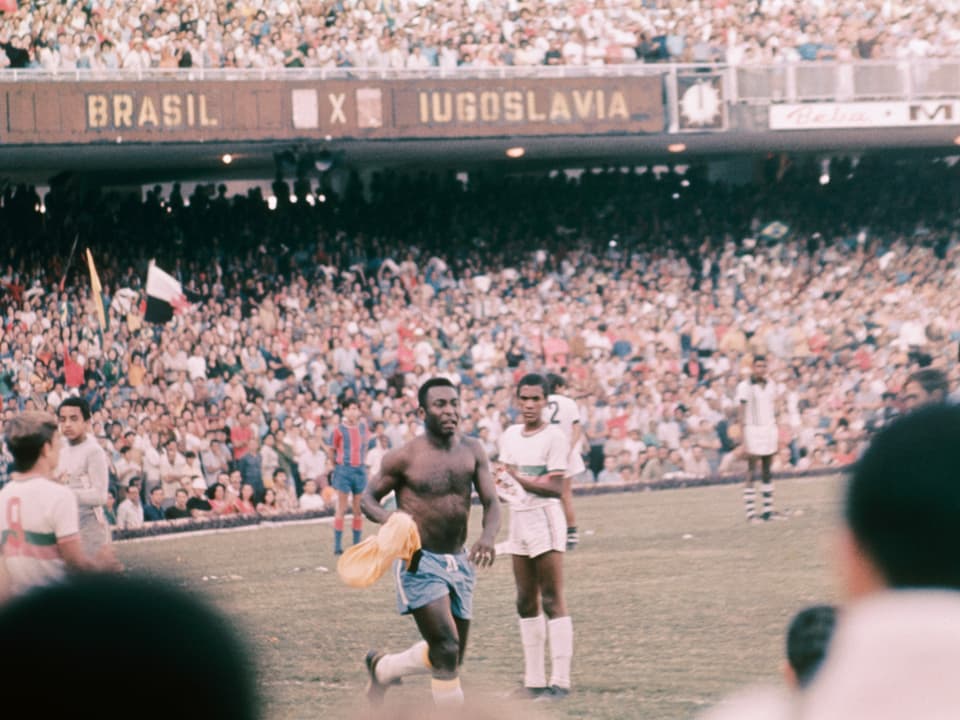 Pelé bei seinem letzten Einsatz für die brasilianische Nationalmannschaft im jahr 1971.