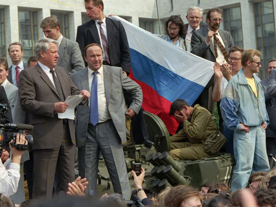 Jelzin vor Demonstranten