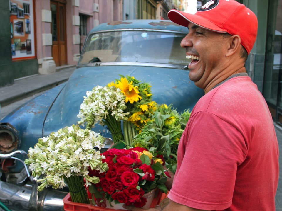 Blumenverkäufer in Havanna.