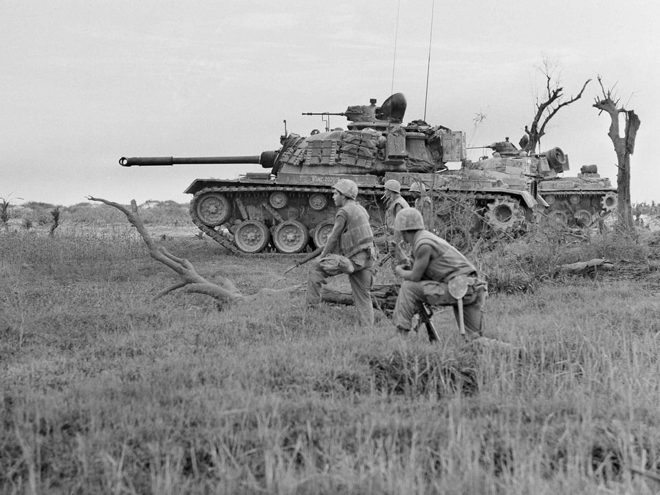 Ein Panzer in Vietnam.