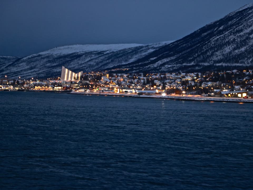 Polarnacht in der Stadt Tromsö, dem Mekka der Polarlichtjäger.