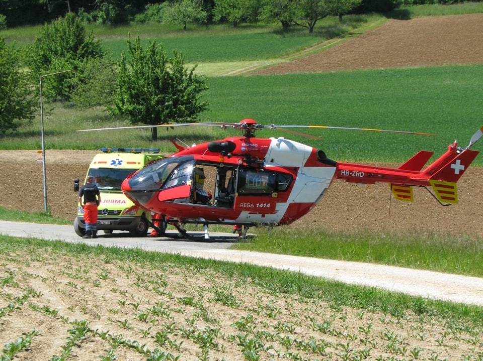 Ambulanz und Helikopter