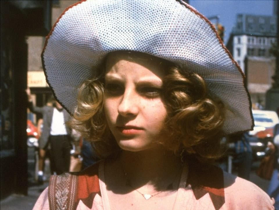 Jodie Foster trägt als Teenager im Film «Taxi Driver» einen geflochtenen weissen Hut.