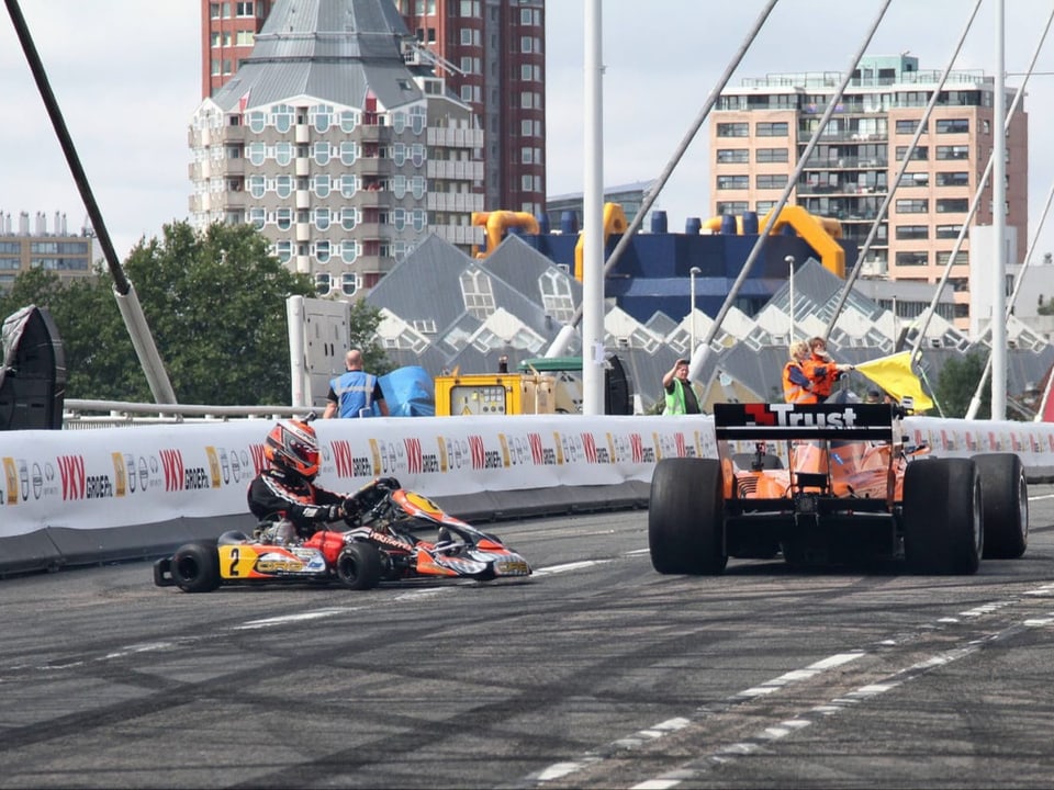 Max im Go-Kart und Jos im Formel-1-Wagen 2013 in Rotterdam.