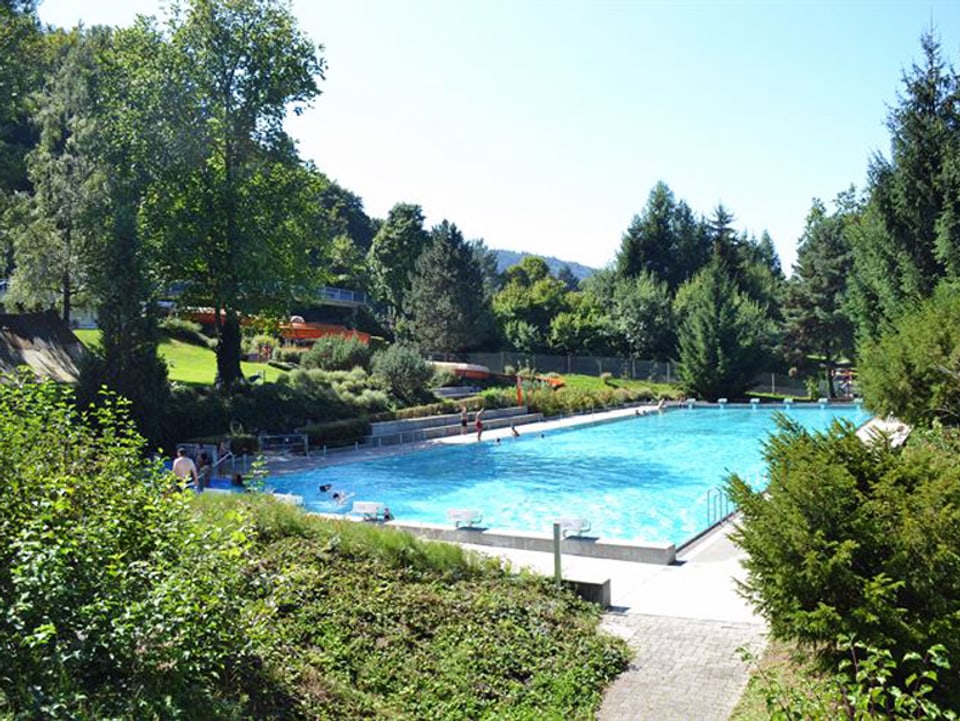 Das 50-Meter-Becken der Zimmeregg-Badi im Luzerner Stadtteil Littau.