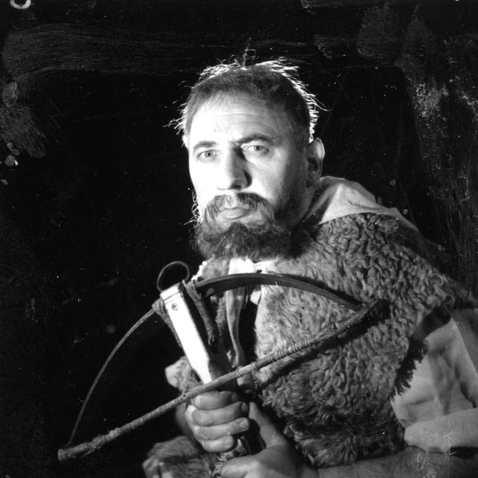 Schwarz-Weiss Bild eines als Wilhelm Tell verkleideten Schauspieler