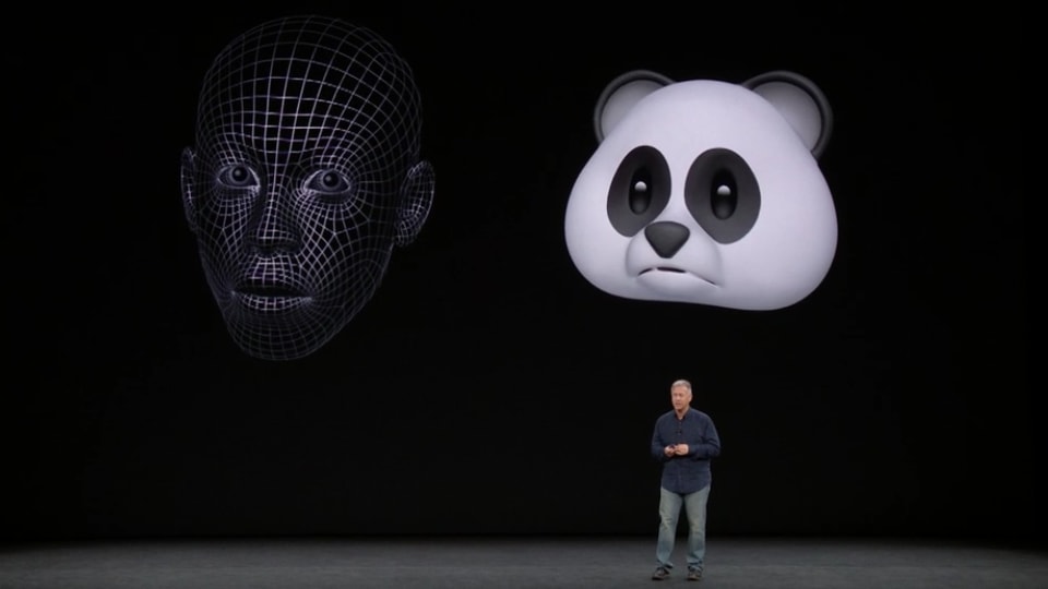 Apple-Manager Phil Schiller bei der Vorstellung der neuen Animojis.