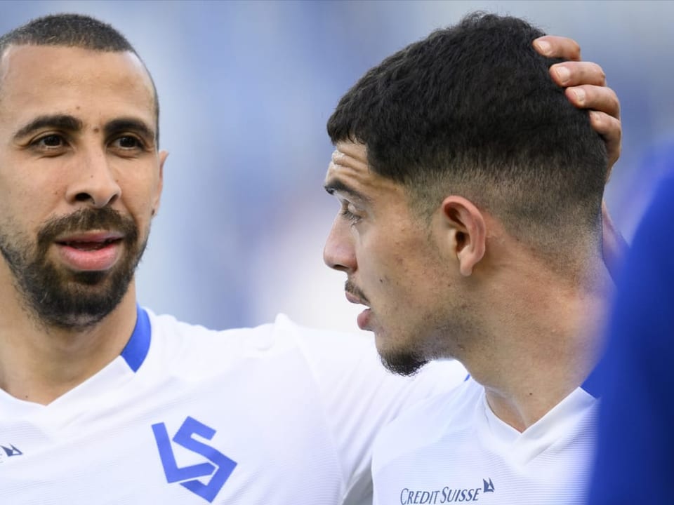 War ein Lichtblick in einer schwachen Mannschaft Zeki Amdouni (rechts) wird getröstet