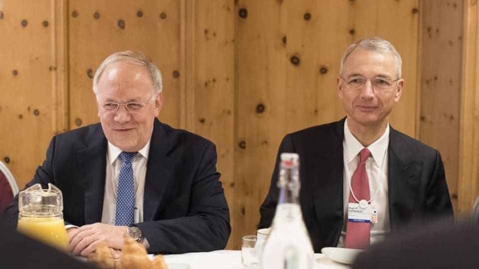 Axel Lehmann (rechts) neben dem damaligen Bundesrat Johann Schneider-Ammann am WEF 2018 in Davos. 