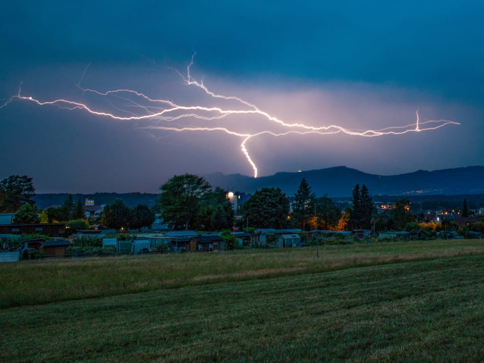 Blitz über Jura.