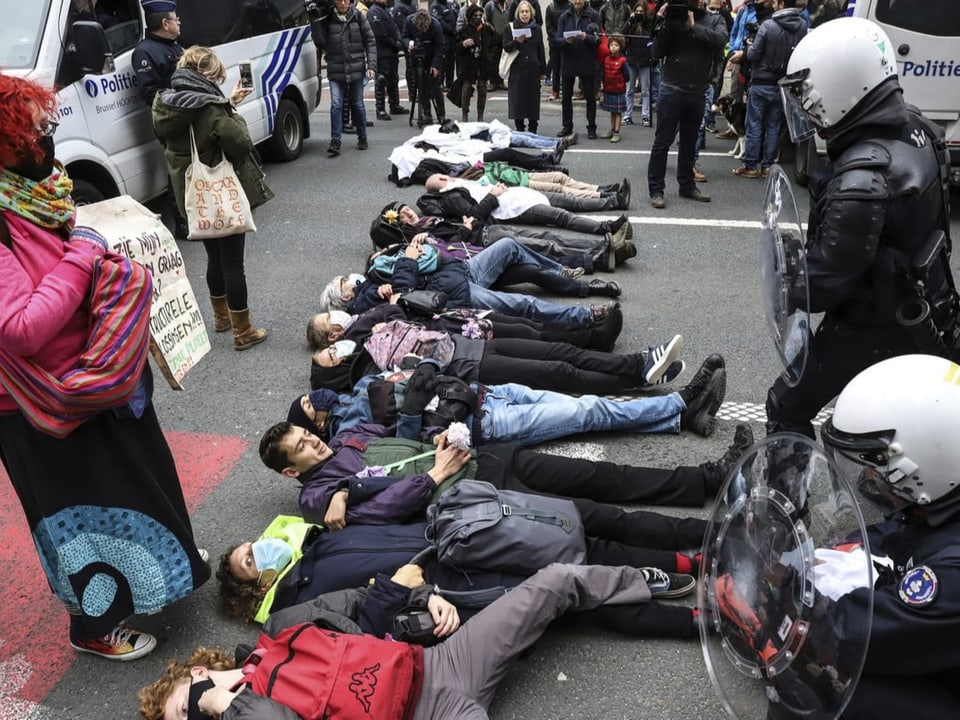 Ziviler Ungehorsam von «Extinction Rebellion» Ziviler Ungehorsam von «Extinction Rebellion»