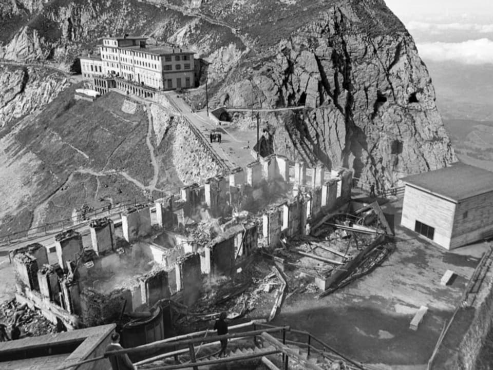 Ein Hotel in Ruinen Brandruine des Hotels Bellvue auf dem Pilatus.