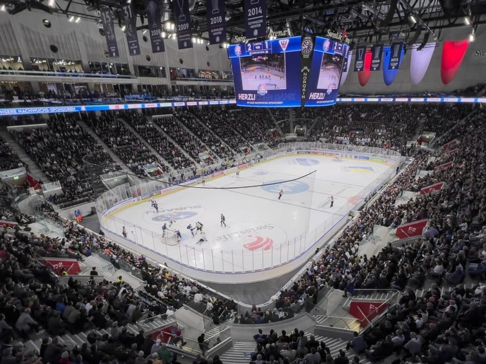Volle Tribünen im ersten Heimspiel des ZSC im neuen Stadion.