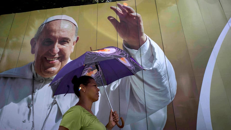 Papst-Bildnis auf einer Leinwand in Kuba.