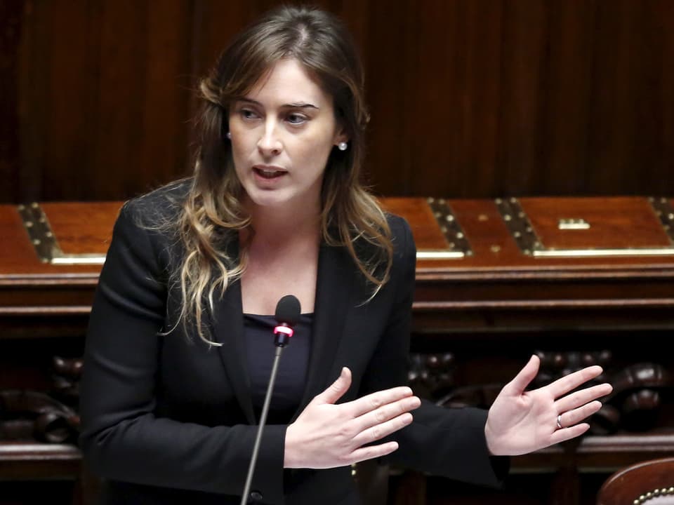 Maria Elena Boschi spricht im Parlament. 