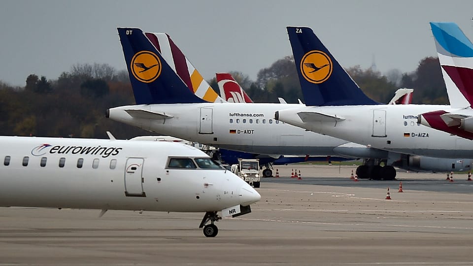 Flugzeuge der Lufthansa kurz vor dem Start. 