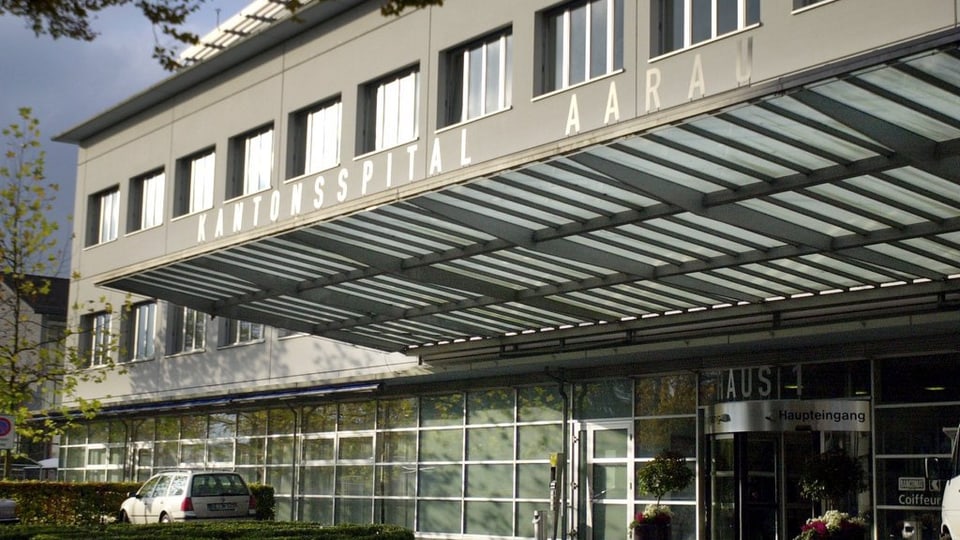 Eingang des Kantonsspitals Aarau