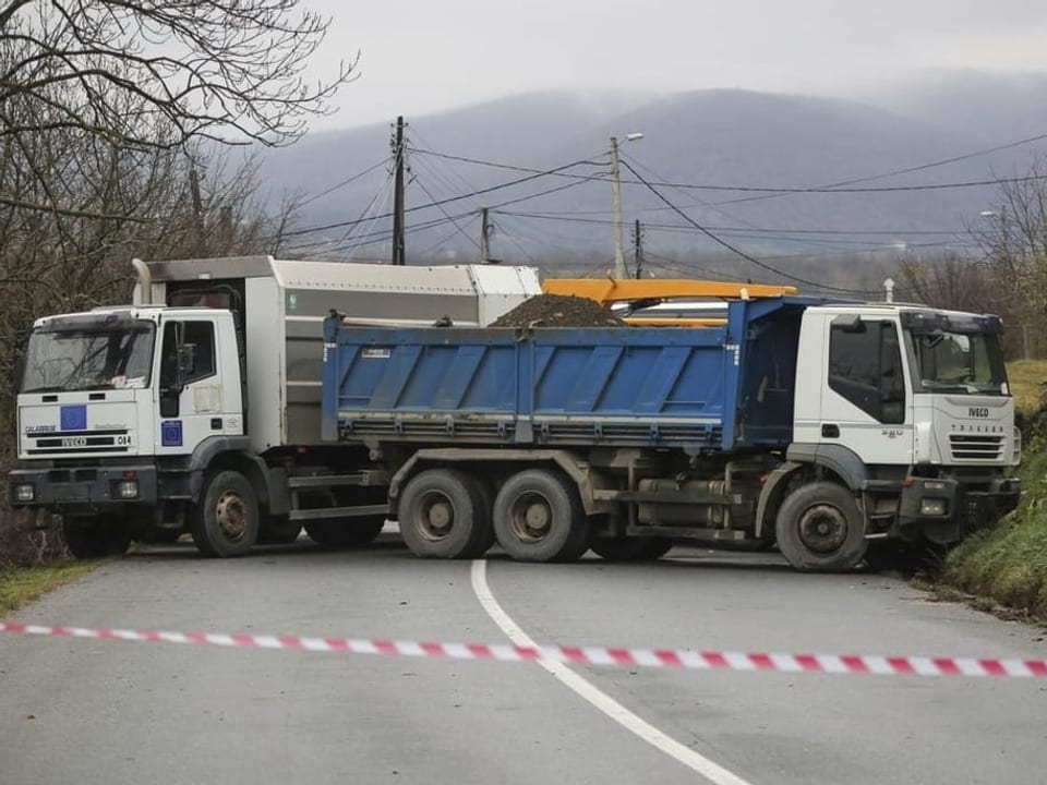 Lastwagen blockiert Strasse