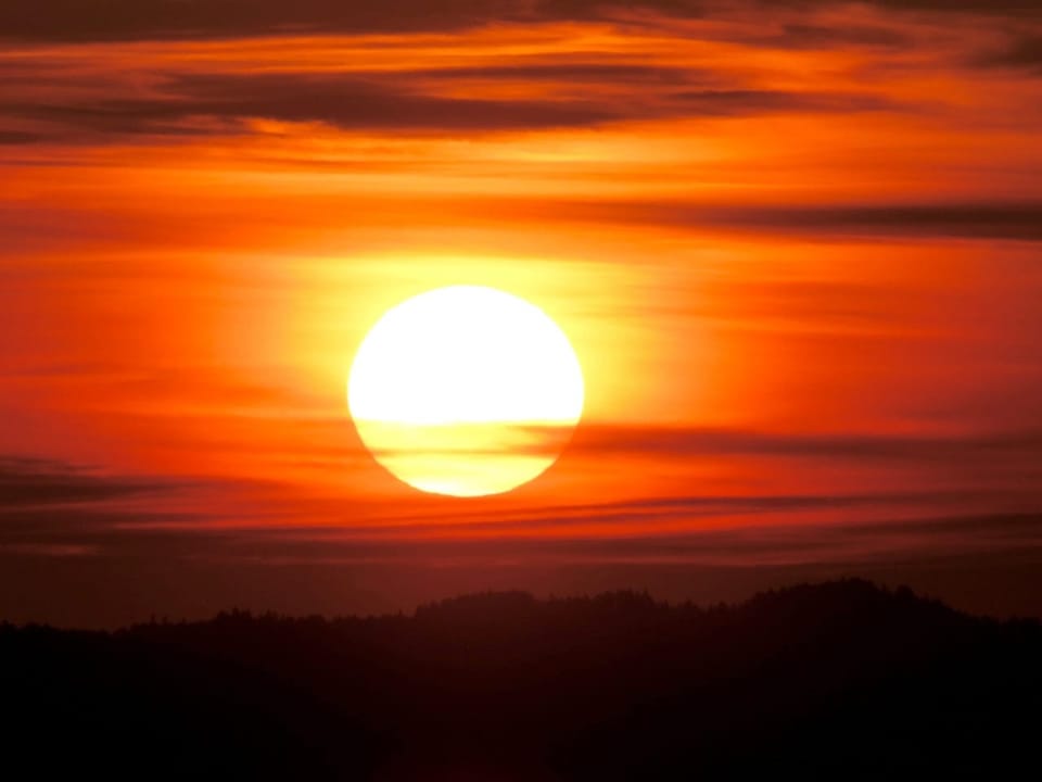 Egg/ZH Sonnenaufgang bei rotem Himmel