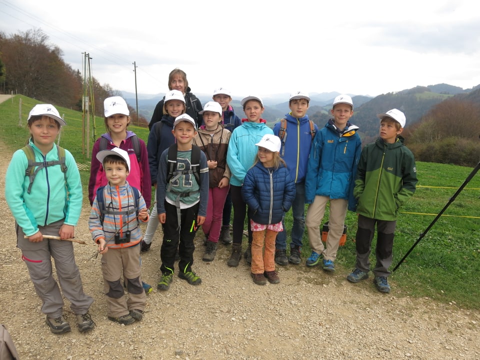 Die Kindergruppe Wendehals auf der Ulmethöchi bei Lauwil.