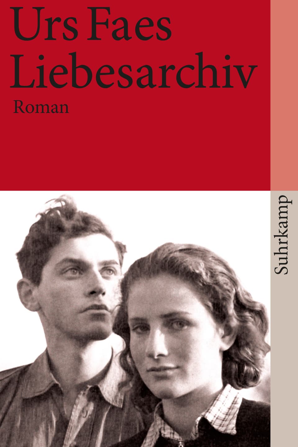 Das Buchcover von «Lieberarchiv». Es zeigt ein Liebespaar.