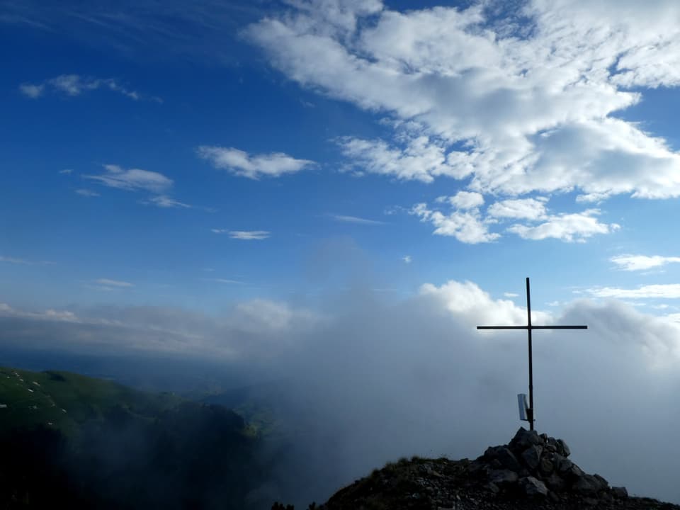 Berggipfel mit Kreuz