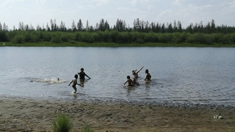 Werchojansk, badende Kinder