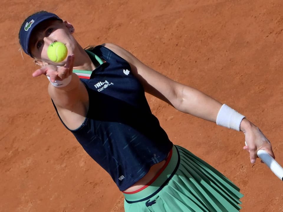 Bewies Durchhaltevermögen Jil Teichmann bei einem Aufschlag am WTA-Turnier in Rom.