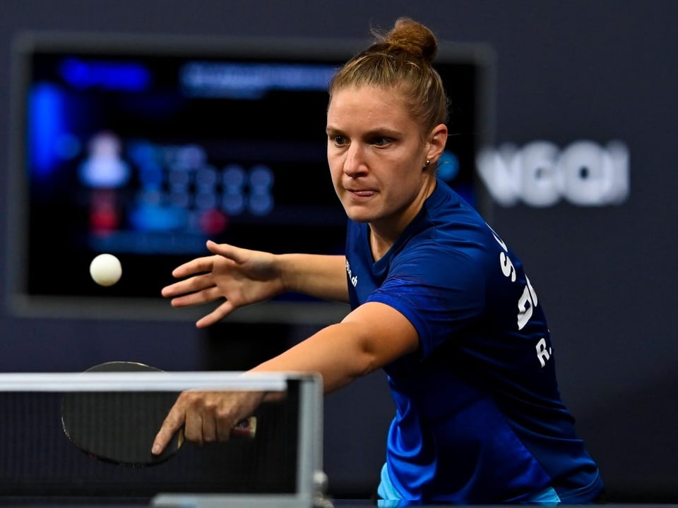 Rachel Moret spielt Tischtennis